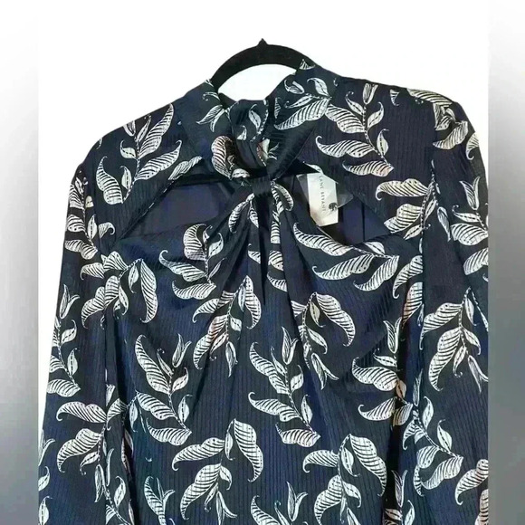 Lane Bryant Business Casual Blouse Mock Neck with Twist Cutout NWT Size 24 - Picture 5 of 16